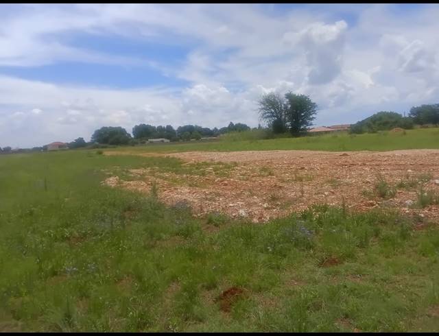 1,000M² VACANT LAND FOR SALE IN KOOKRUS